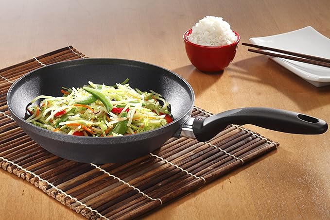 Swiss Diamond 26cm Stir Fry Pan Nonstick Induction Diamond Coated Aluminum Stir Fry Pan with Lid Dishwasher/Oven Safe Stir Fry Pan Grey