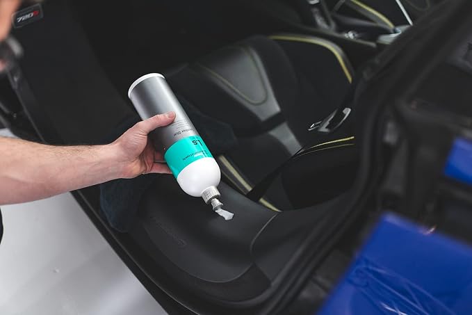 KOCHCHEMIE - Leather Star - Deep Cleaner for Leather; Revitalizes, Preserves, and Protects; Pleasant Fragrance, Color Intensifying Appearance, Supple Soft Feel; Non-Slippery Formula (1 Liter)